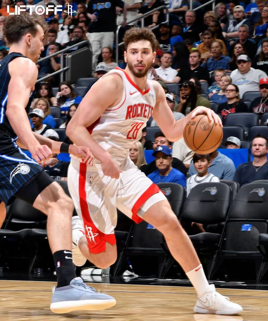 今晨西甲传出新动向，尼斯完成体检，管理层表态：质疑声仍在，赛程密集仍需轮换